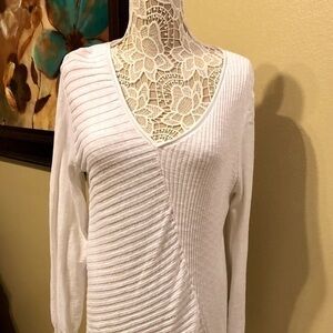 🌸Saks Fifth Avenue Asymmetrical Sweater🎂